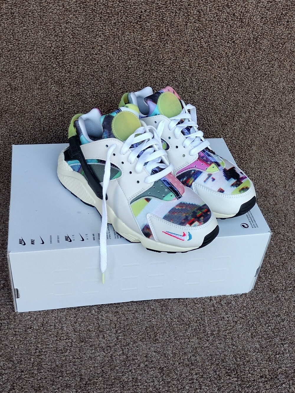 Nike Nike Air Huarache SE Multi Color / White Phantom DX3264-902 Women's Size 8 - Picture 3 of 8